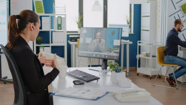 AnyConv.com__woman-talking-boss-video-call-communication-marketing-strategy-corporate-office-entrepreneur-using-online-conference-business-meeting-computer-with-work-manager учебный портал для сотрудников